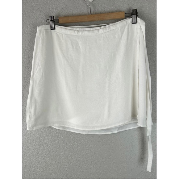 Aritzia Sun-Deh White Full Wrap Mini Skirt, size Large - Picture 8 of 14